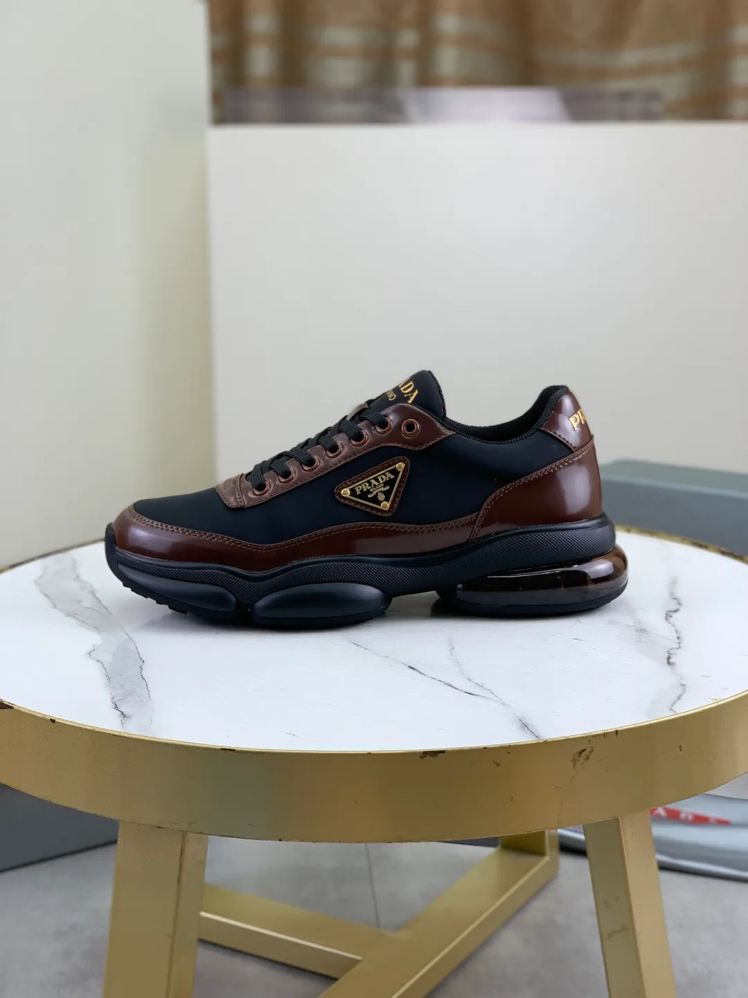 Men's men's shoes 💰P640 💰【New model】Top quality, new popular model on the official website, it will not go out of style for a hundred years, 🆘 The trendy brand (Prada) mainly promotes popular models, avant-garde and versatile fashionable men's shoes, private version molding, cowhide surface splicing 1:1 oil edge processing... fashionable and simple, original imported cowhide interior cowhide feet; the atmosphere and personality are more fashionable, eye-catching and pursuing class. It will subvert old ideas and be a must-have for fashionistas who want to spend time with you! Must keep it! High-end comfort, high-end quality workmanship. Size: 38-45 Various colors available. full package